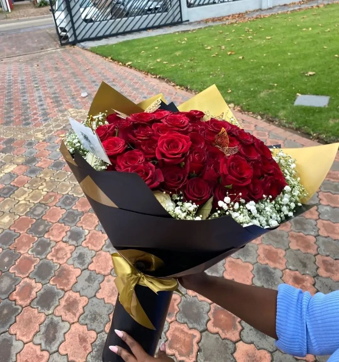 Red Roses In Black & Gold by LaFlora Blooms